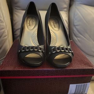 Women's Shoes never worn